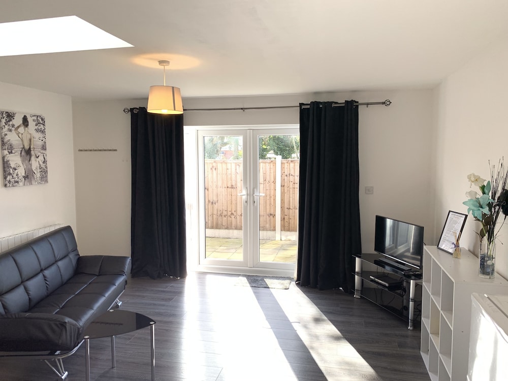 Grand Central Budget Modern Apartments view 2