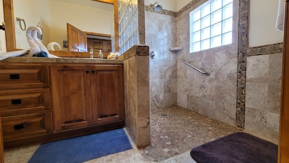Casa Evita 4 Bedroom Beachfront Home