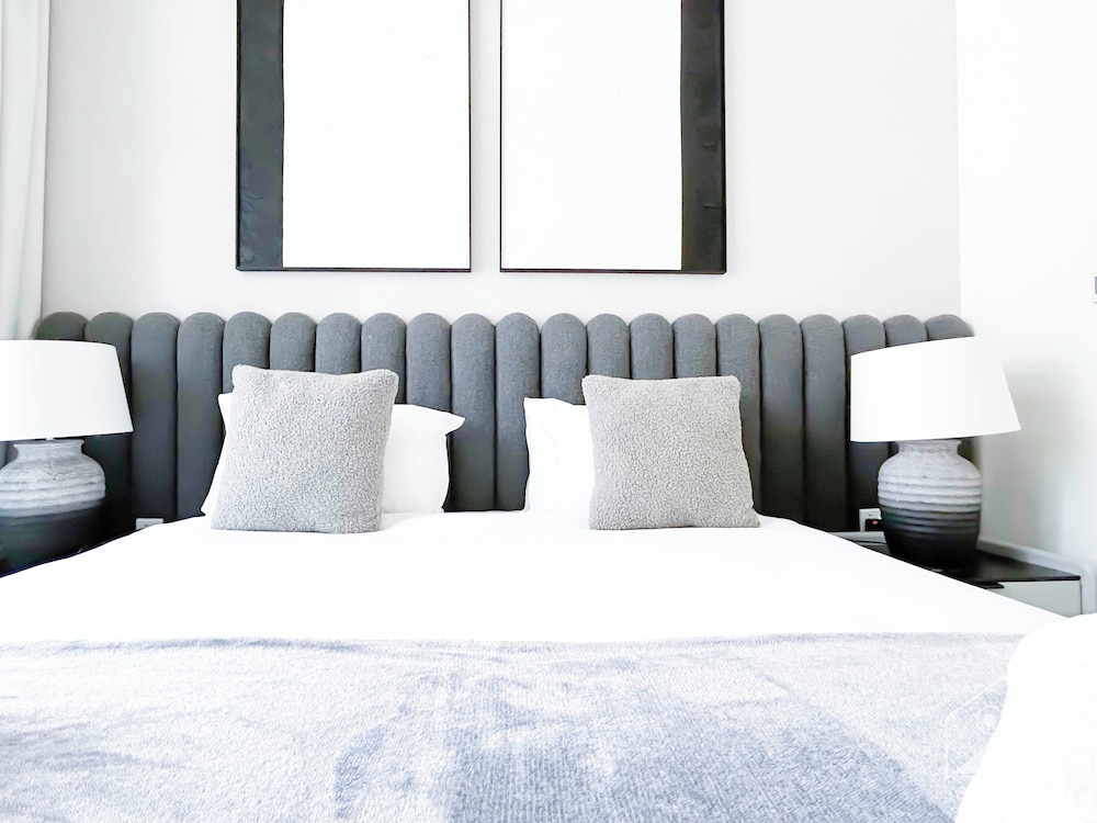 Luxury & Elegance at Burj Crown Downtown