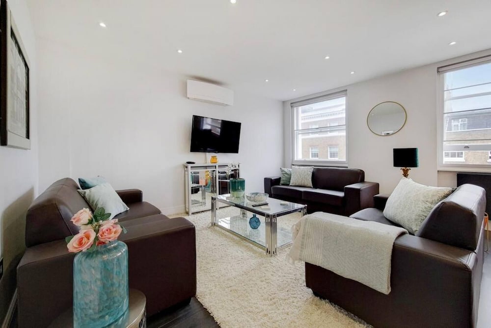 Lovely 2 Bedroom Apartment w AC off Baker Street