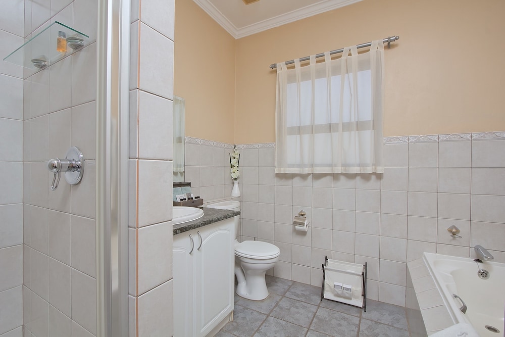 Centurion Golf Suites Boca Walk