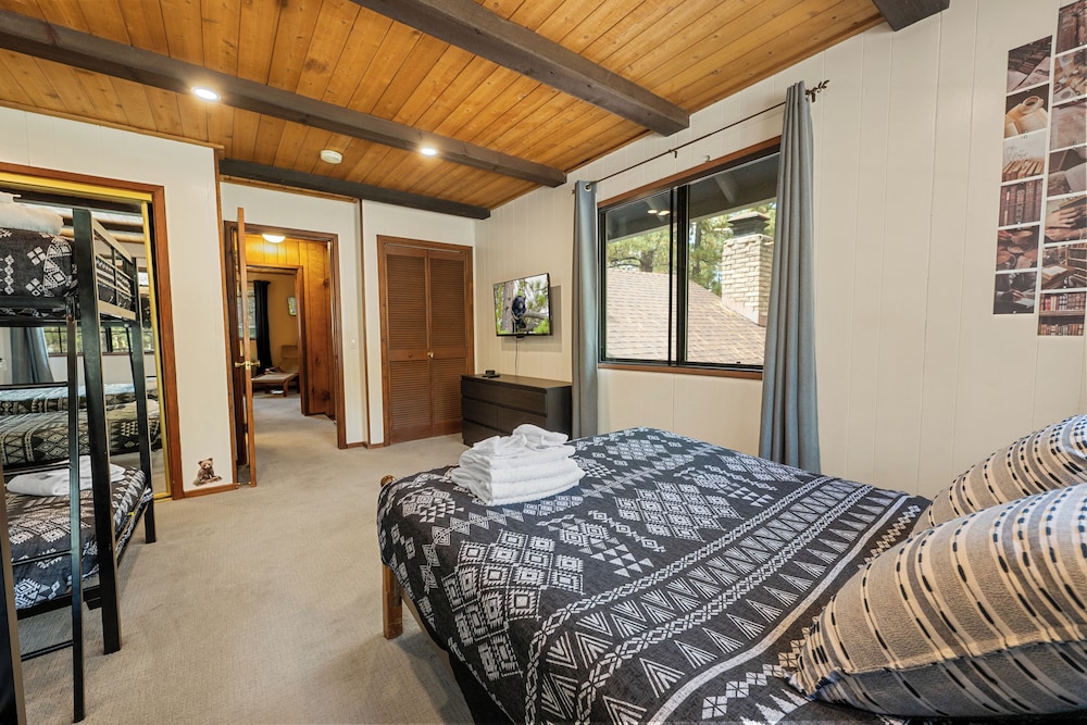 Bear Woods 3BR Retreat