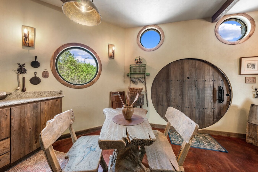 Woodsman Hobbit with Hot Tub & Fireplace