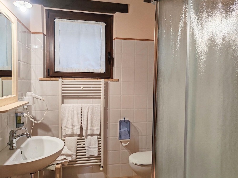 Farmhouse in Marche With Pool & Wine Tours
