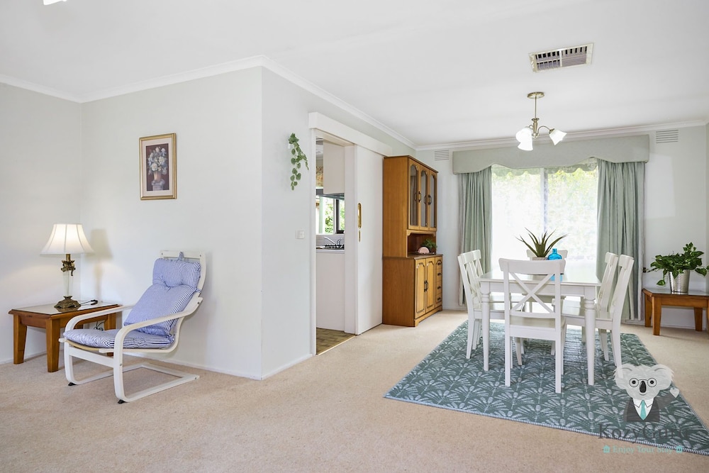 Kozyguru | Glen Waverley | Family Home & Backyard