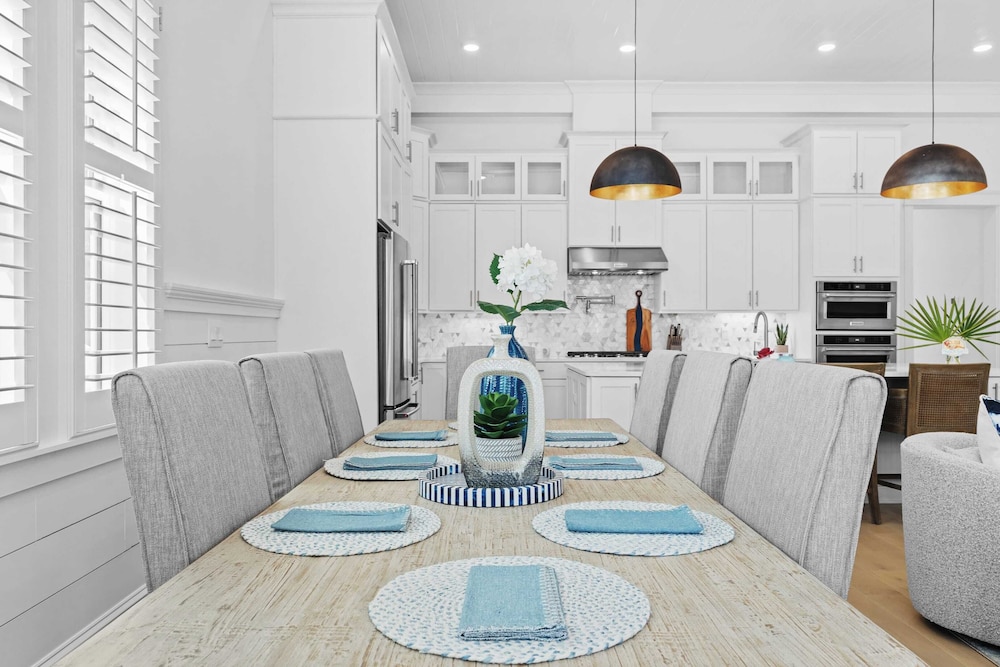 Sleeps 20 2 Homes, 9bdr, Arcade Walk to Blue Mountain Beach Access & Eats