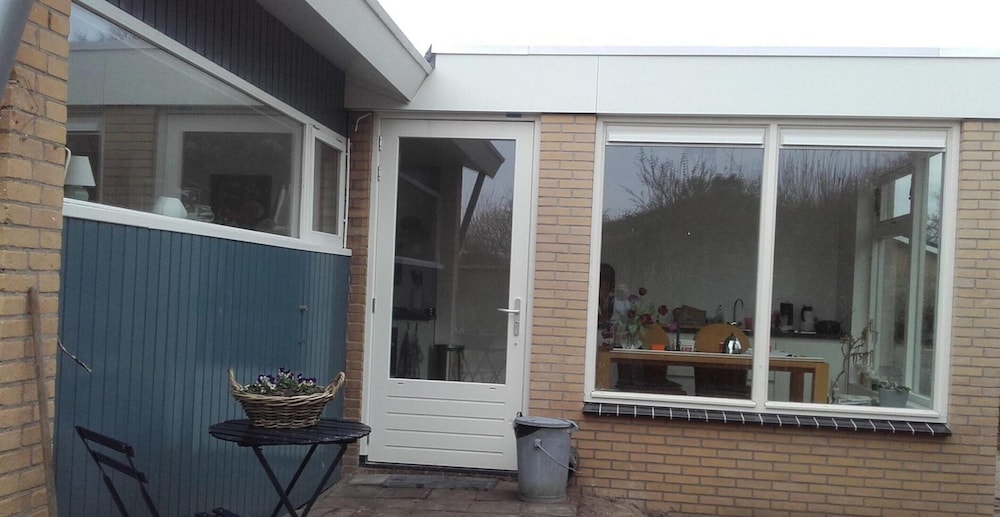 Nice Bungalow With a Sunny Garden