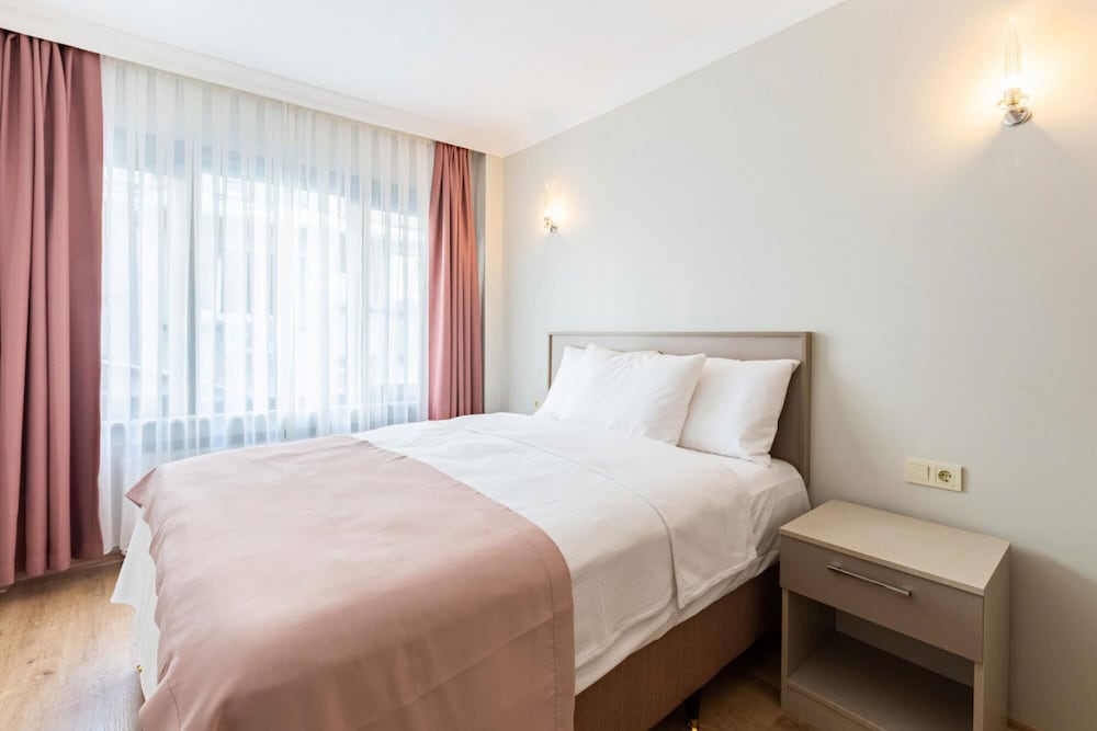 Lovely Central Flat Near Metro Station in Sisli
