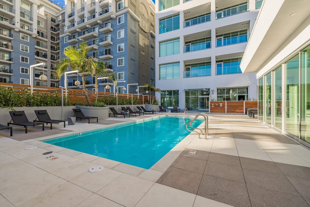 @marbella Lane - Chic 2BR Penthouse w/ Ocean Views