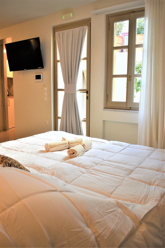 Acropolis Suites