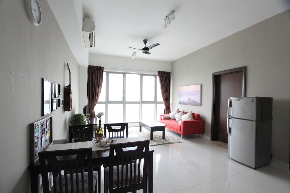 NaiBnB @ Regalia Residence