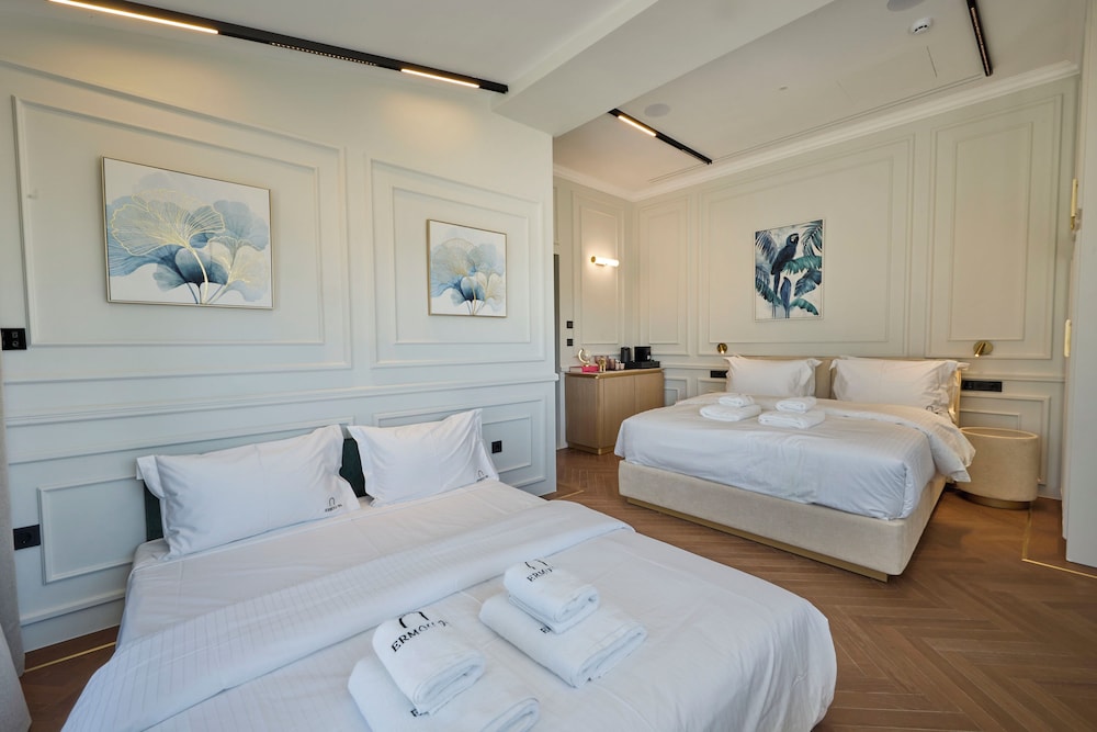 Ermou 99 Intelligent Private Suites