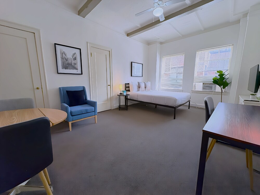 Vintage Studio in Gold Coast - SP 1205