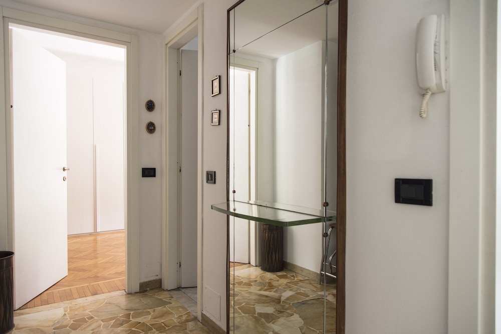2 Bedrooms Flat near Bocconi, Iulm, Navigli