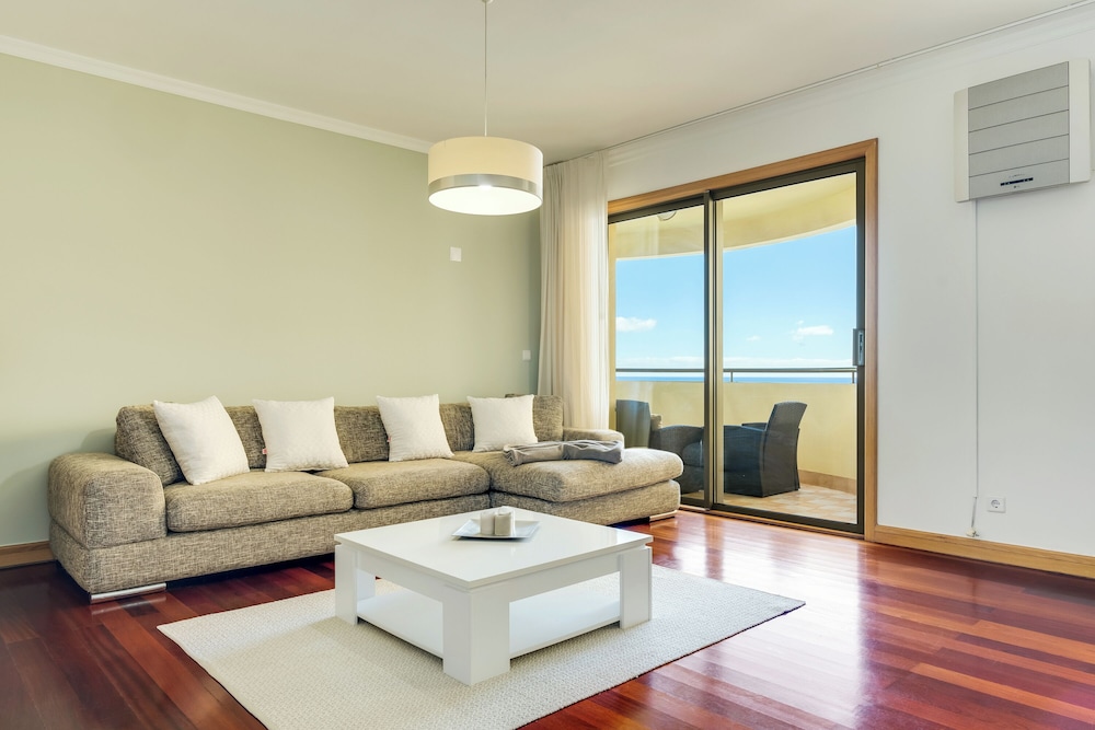IVIS Home By HR Madeira