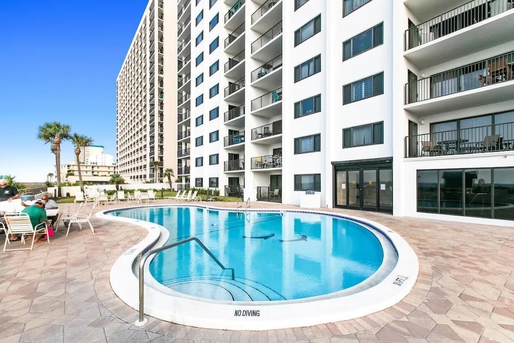 Emerald Towers 503