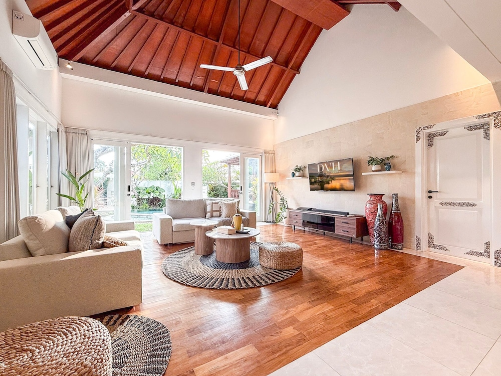 Villa St Calyx by DVH Luxe Retreats 3BR