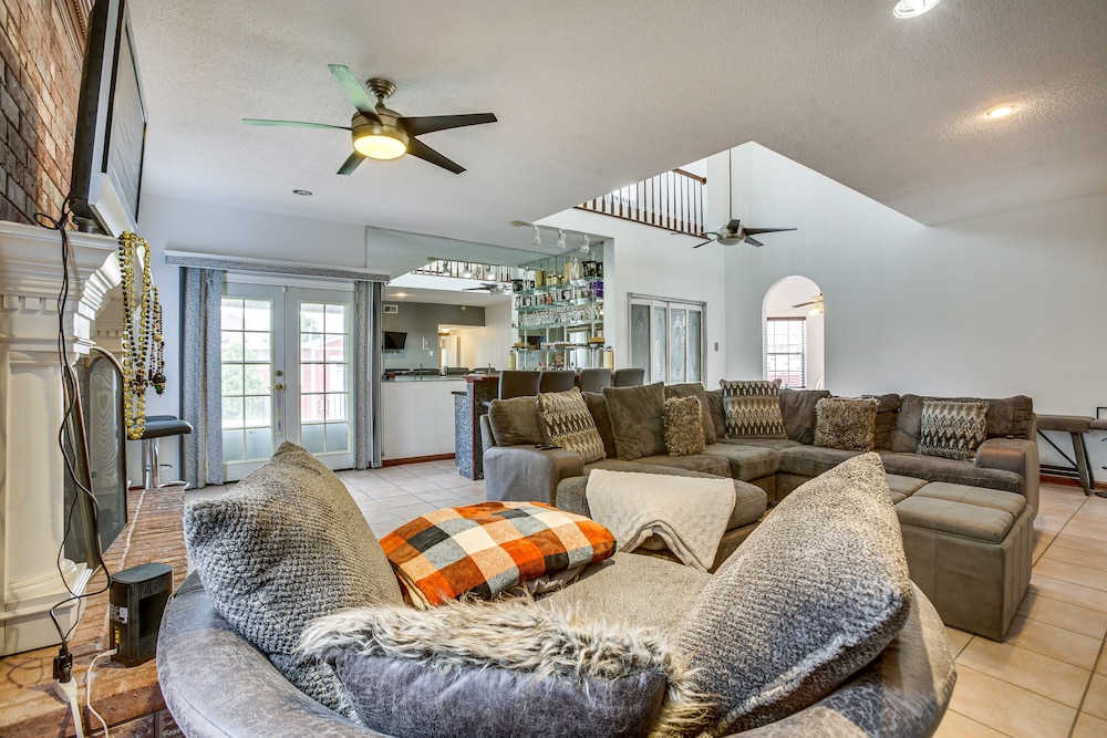 4 Mi to Bourbon St: Spacious Retreat w/ Wet Bar! view 5