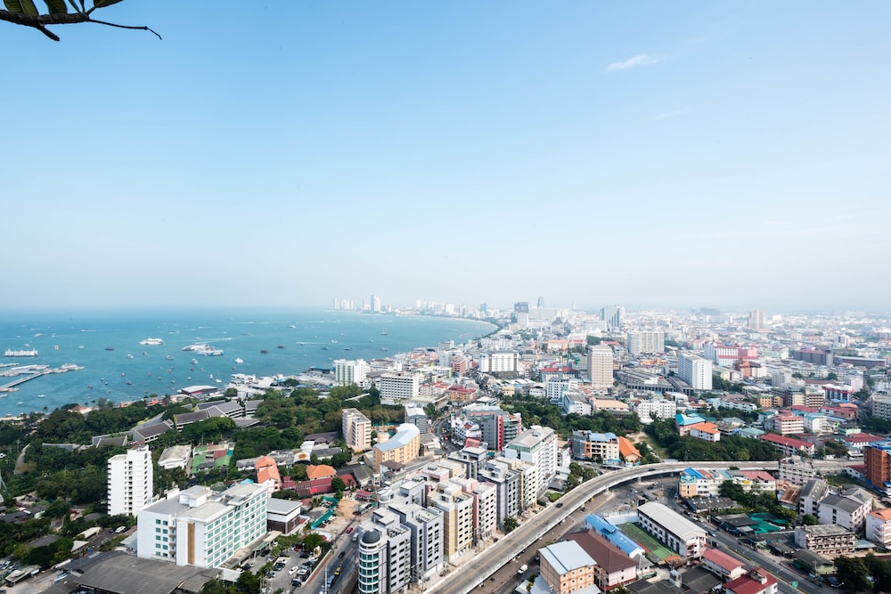 Unixx South Pattaya by GrandisVillas