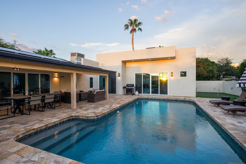 Luxe- Zephyr -pool - Putting Green - Tons of Games