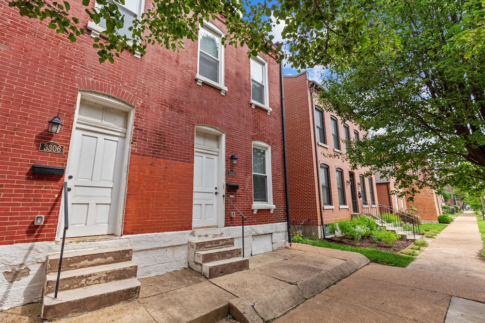 St Louis Vacations - Alluring City Escape Right JZ Vacation Rentals - Property Image 4