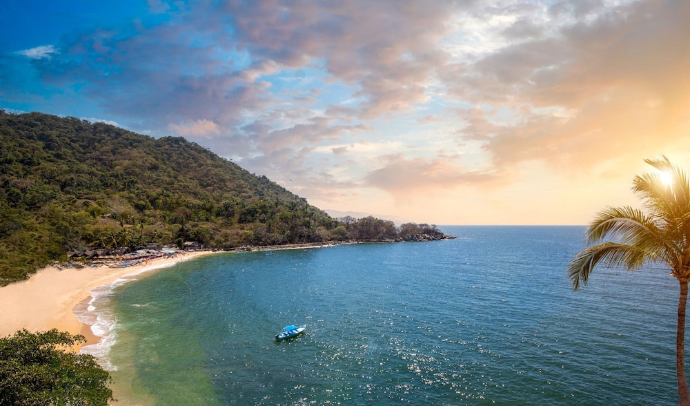 Modern Luxury W Resort Amenities Sleeps 16