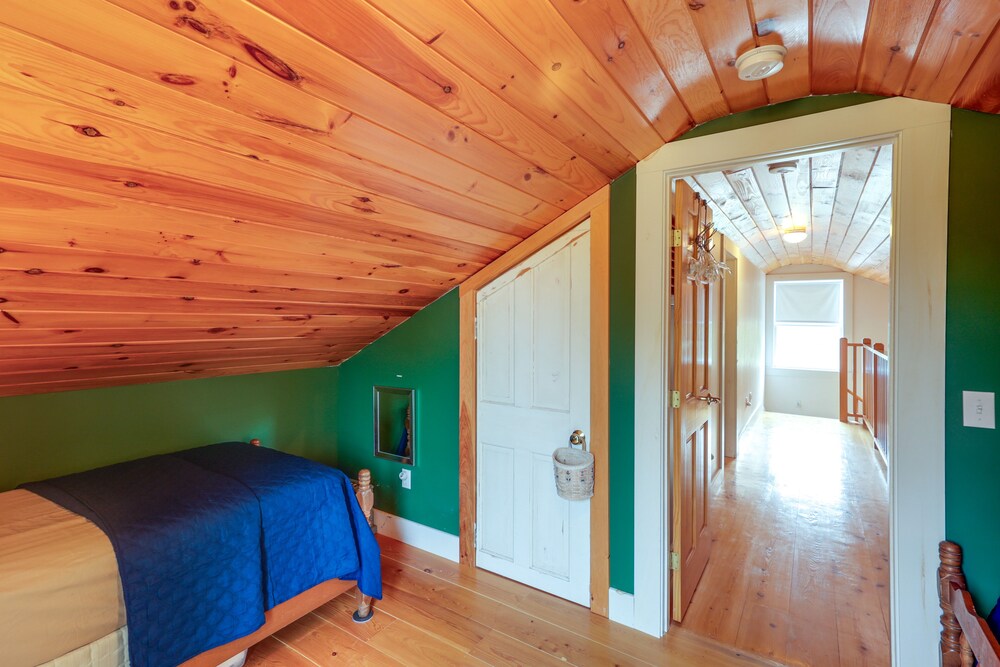 Enchanting Retreat in Prospect Harbor view 3