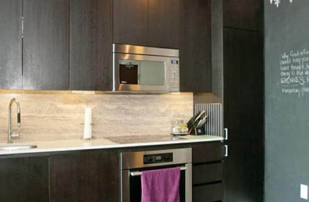 NGE Stays - Downtown Suite Lake View