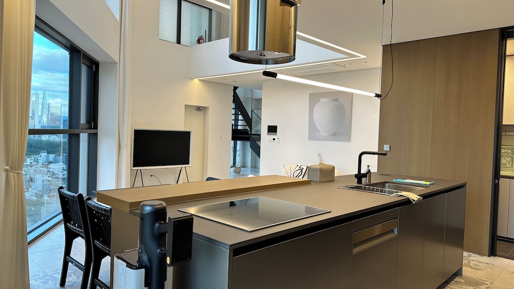 Caelum Black Gangnam Luxury Apt