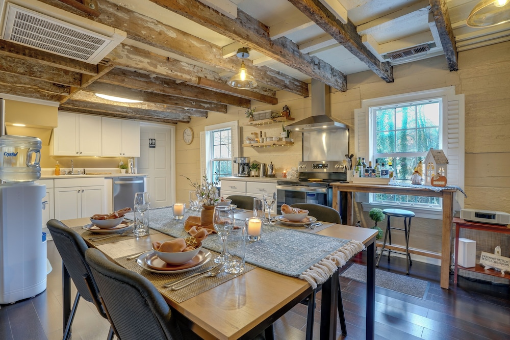 Walk to Beach: Historical Fredericksburg Home