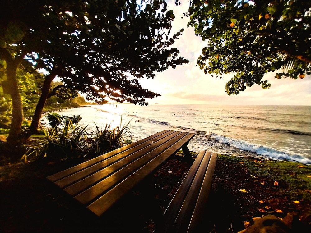 Tahiti - Haumaru Beach Fare