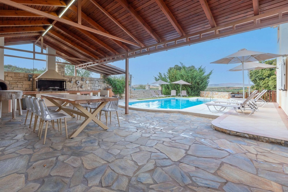 Villa Korini With Swimming Pool photo 3