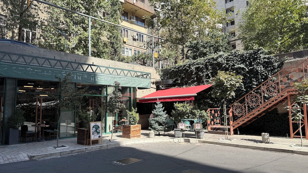 Comfortable apartments on Northern Avenue by Sweet Home