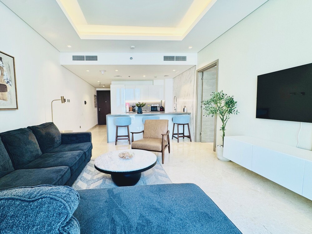 Venduras Chic 1BR Burj Views Sterling