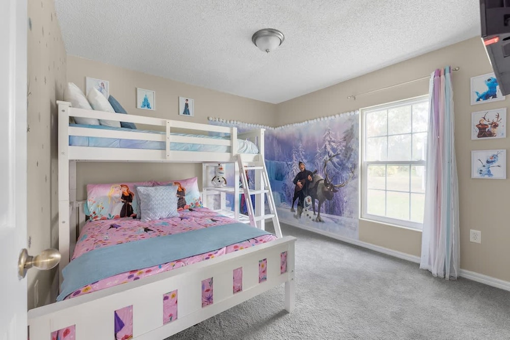 New Listing Pool and Game Room 4BR