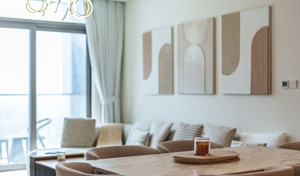 Downtown 2BR | Walk to Burj Khalifa + Dubai Mall