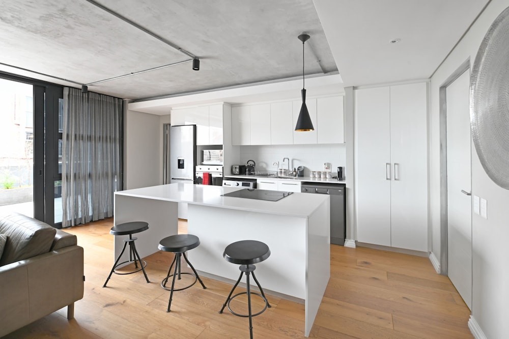 Two Bedroom Green Point Rooftop Pool BBQ