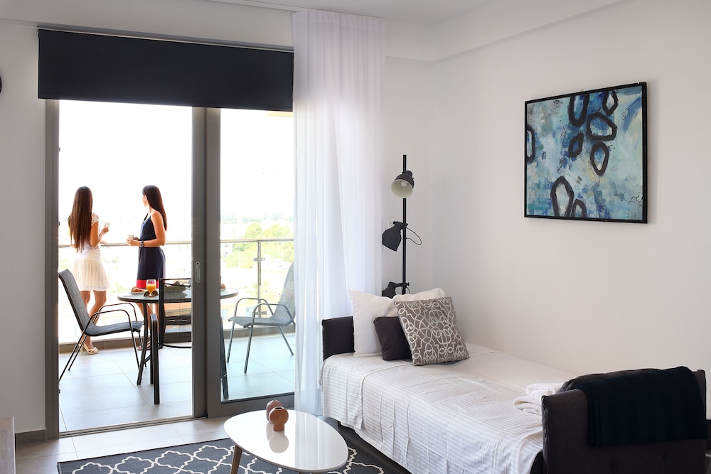 Paphos Vacations - Elysia Park - Property Image 8
