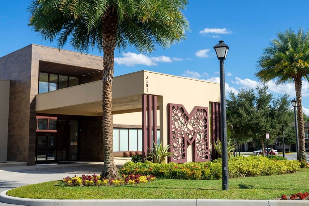 Modern Magic Village Home for 12 With Grill 3131