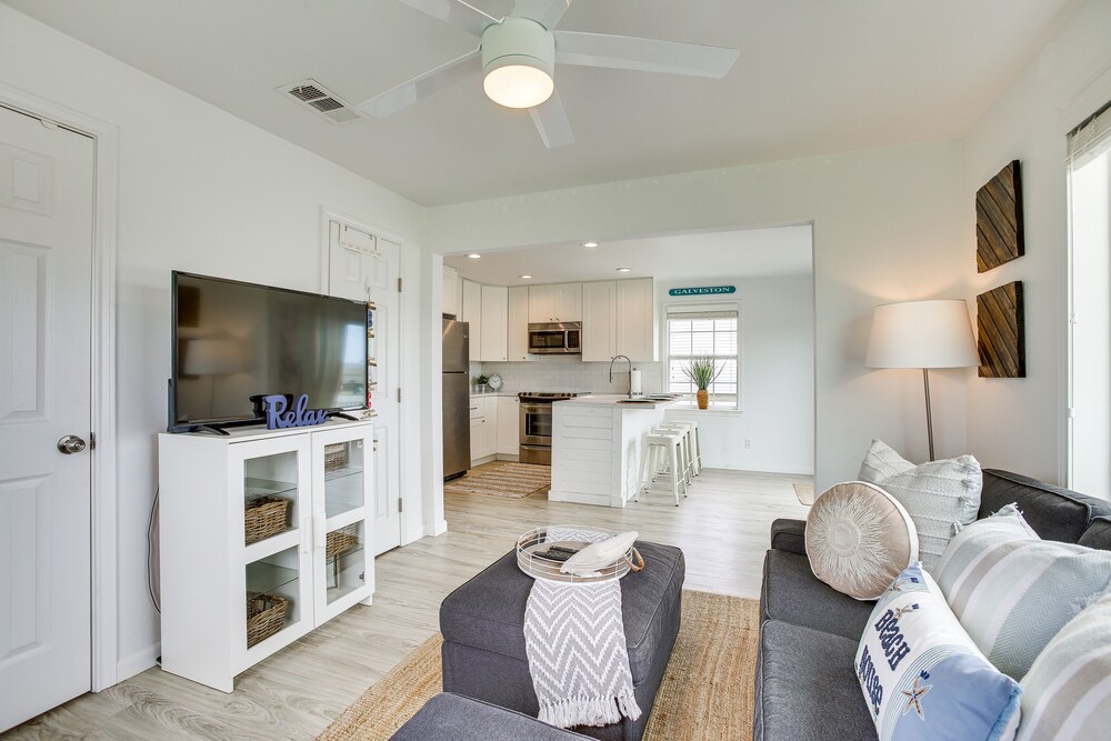 Walk to Beach: Updated Home w/ Deck in Galveston!