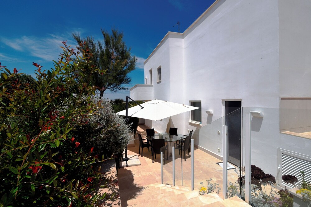 Villa Emiele with access to the sea view 5