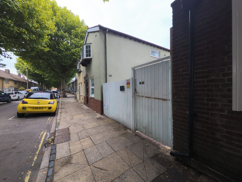 Casa Botique - Close To Gunwharf