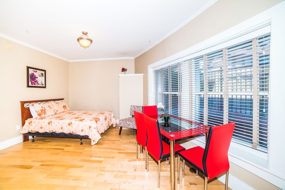 Ray W. Suites