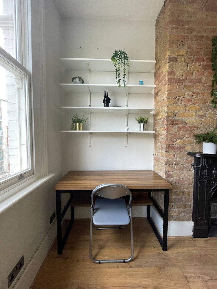 Stylish 1BD Flat With Private Terrace - Kilburn