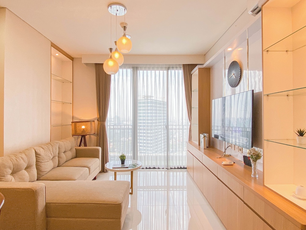 Warm Contemporary 2Br Apartment At Samara Suites