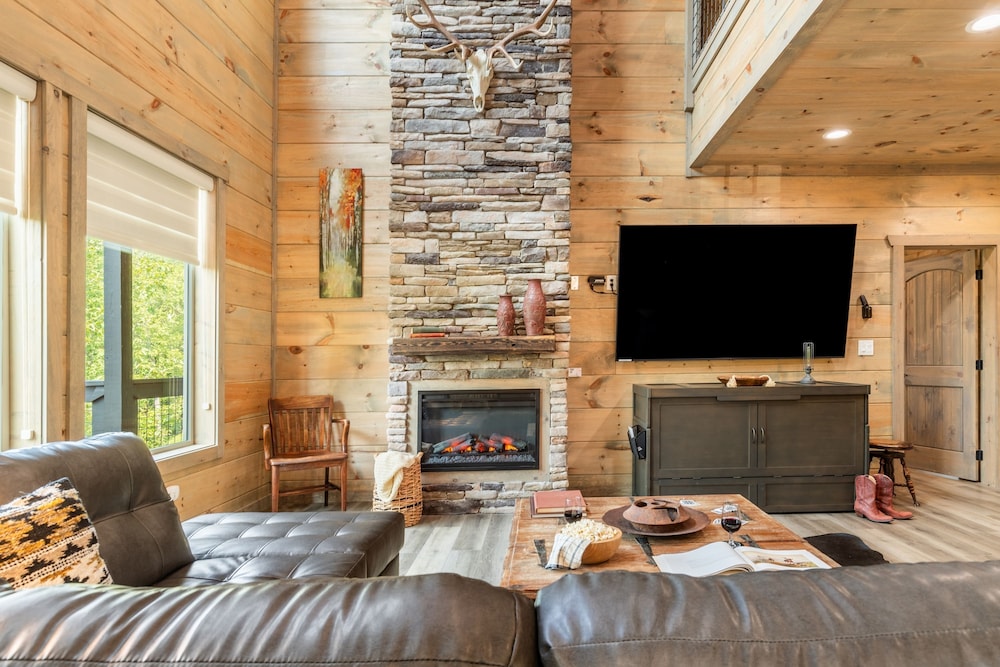 Rambling Ridge Lodge Endless Amenities Fun Indoor Pool Hot Tub A Arcade Game Room