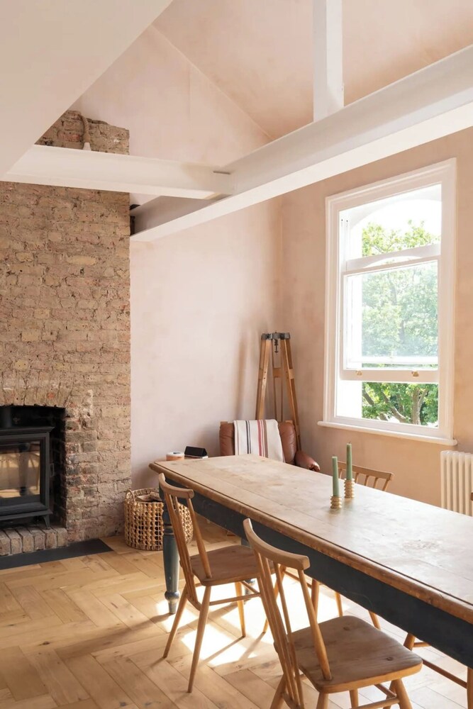 Rustic & Spacious 2BD Flat Near White City