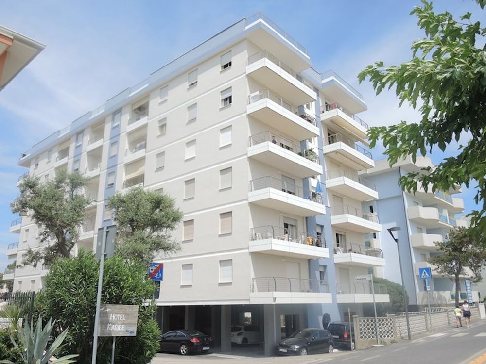 Flat With Side sea View Just Steps From the Beach