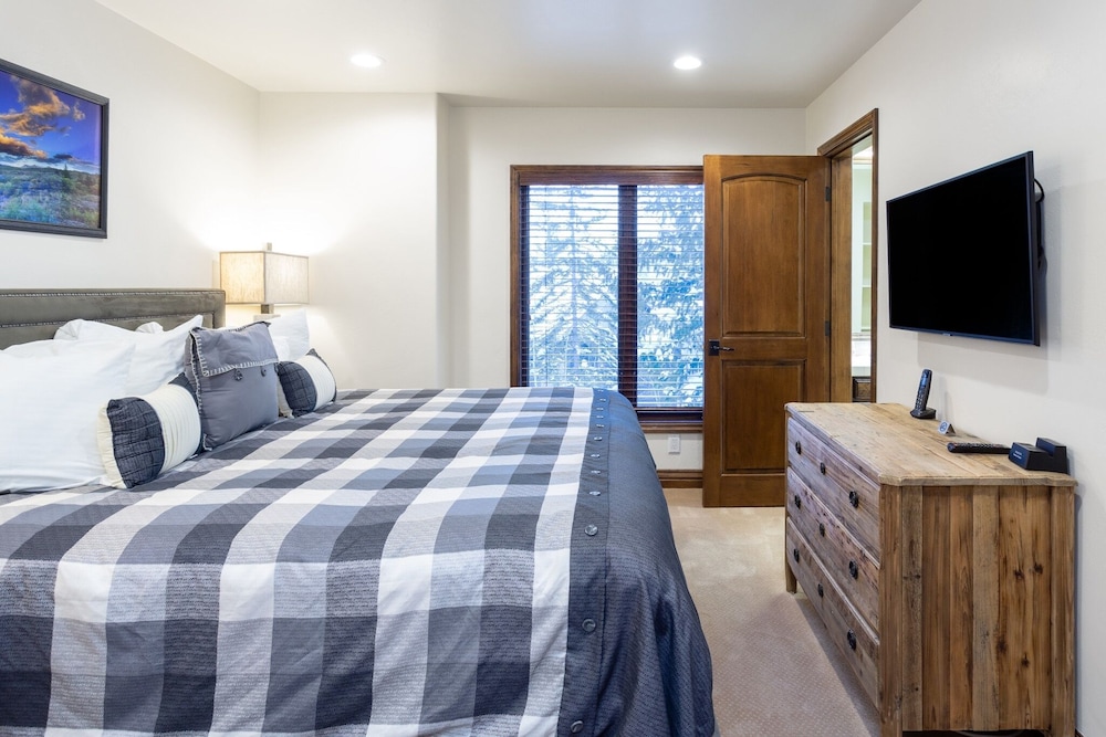 Ridgepoint at Deer Valley Resort - Three Bedroom with Hot Tub #124 3 Condo