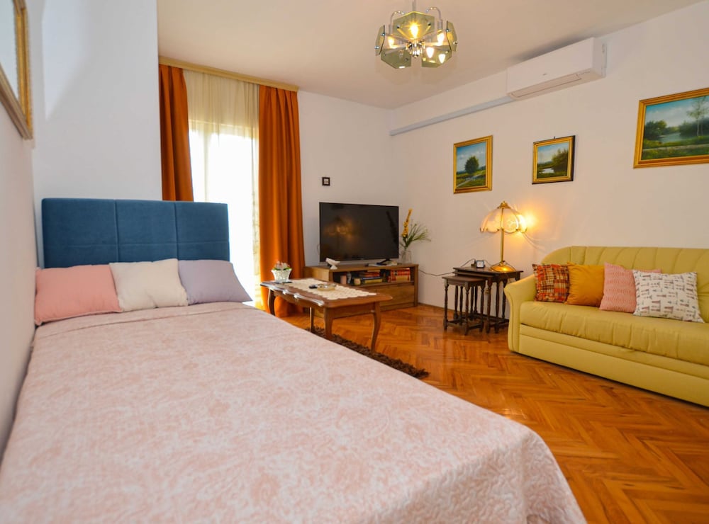 Cozy and Smart Rovinj Apartment With Balcony